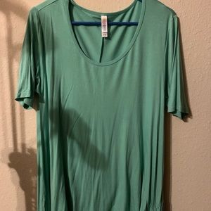 LuLaRoe snap perfect t